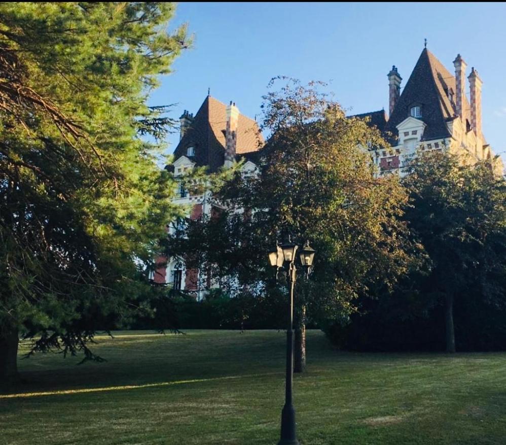 Un Appartement Dans Un Chateau Deauville Ngoại thất bức ảnh