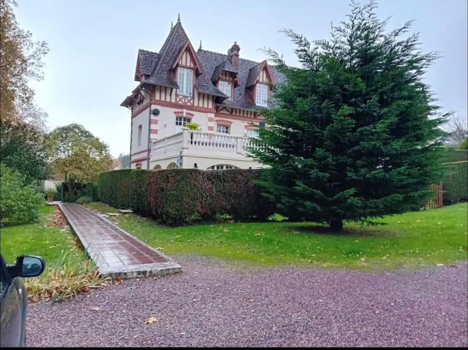 Un Appartement Dans Un Chateau Deauville Ngoại thất bức ảnh